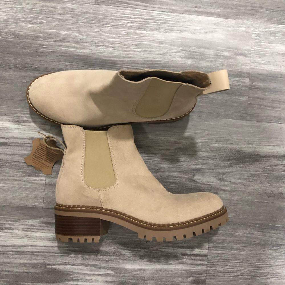 Bertuchi Chelsea Lug Sole Tan Leather Boots Made in Spain Women Size 40 Size 9 - Picture 2 of 11